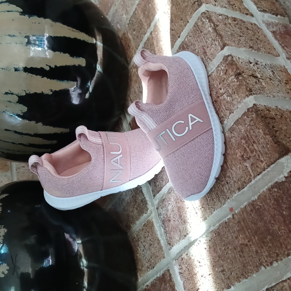 Size 7 toddler slip on sneakers
